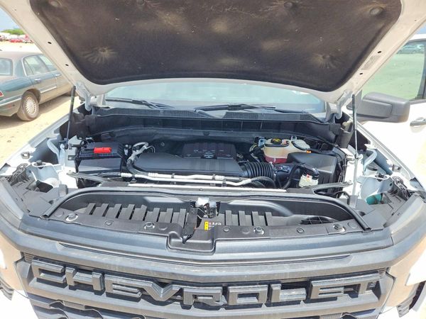 2023 CHEVROLET SILVERADO Custom — Engine bay