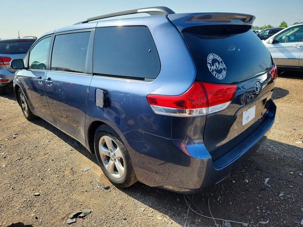 2014 TOYOTA SIENNA