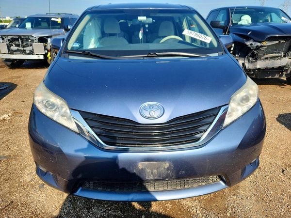 2014 TOYOTA SIENNA