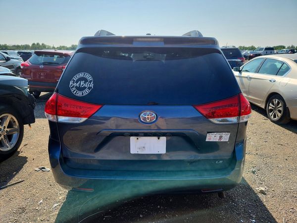 2014 TOYOTA SIENNA
