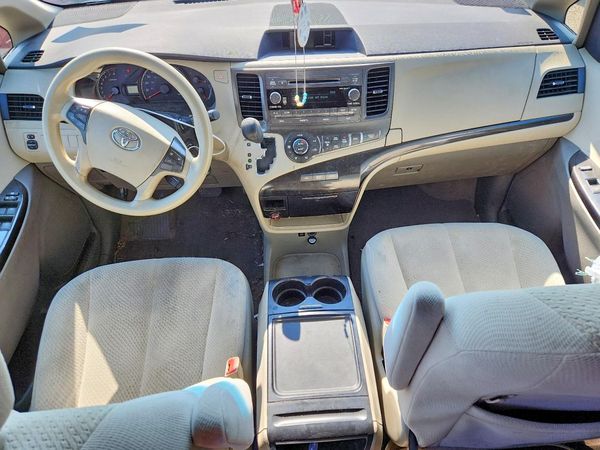 2014 TOYOTA SIENNA