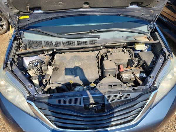 2014 TOYOTA SIENNA