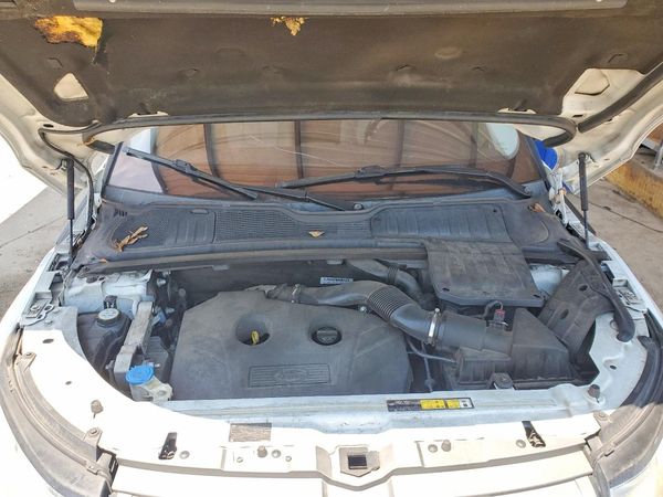 2015 LAND ROVER RANGEROVER Pure Plus — Engine bay