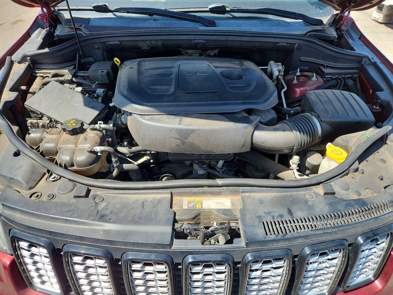 2020 JEEP GRAND CHEROKEE LAREDO 4X2