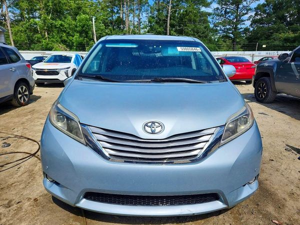 2016 TOYOTA SIENNA