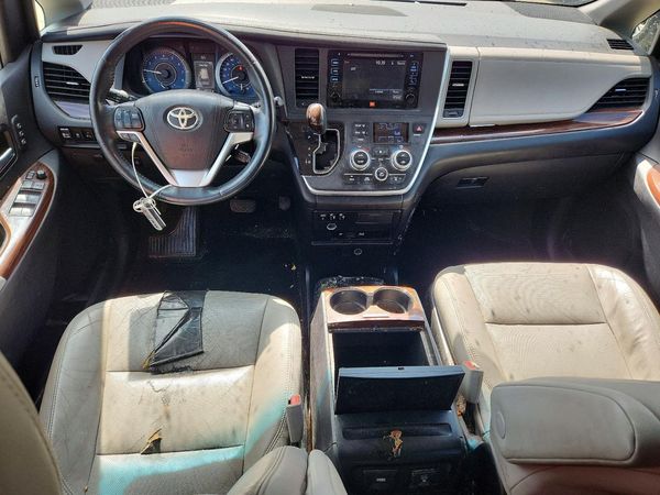 2016 TOYOTA SIENNA