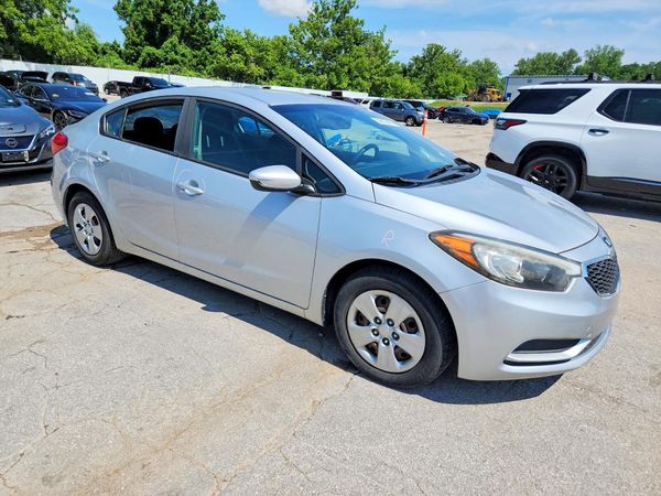 2016 KIA FORTE GL (Middle-Low Grade)