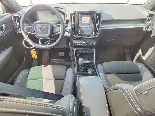 2023 VOLVO C40 Plus Dark