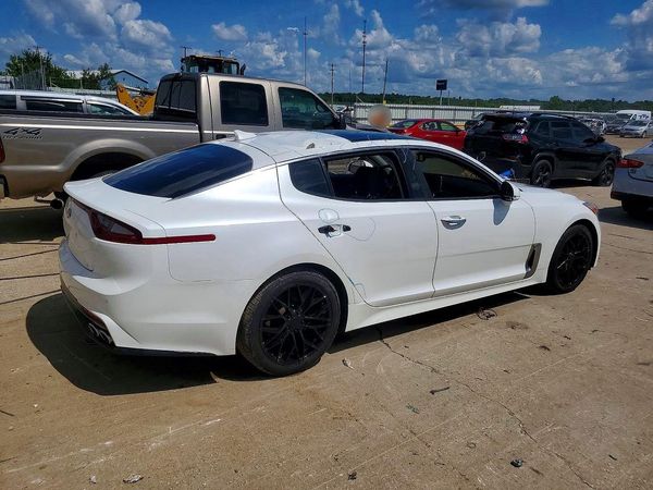 2019 KIA STINGER