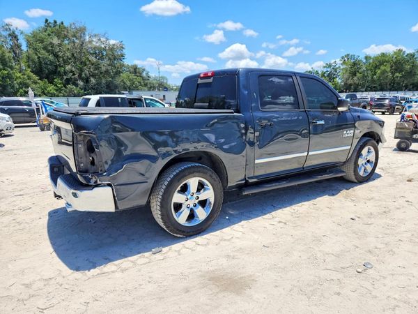 2016 RAM 1500 SLT
