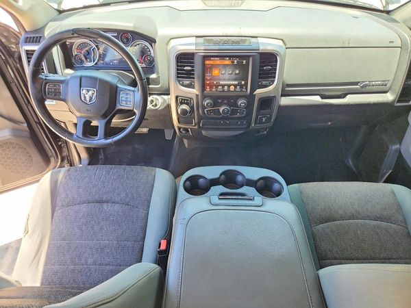 2016 RAM 1500 SLT