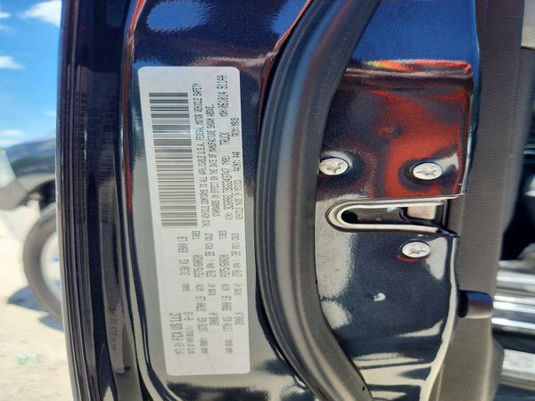 2016 RAM 1500 SLT