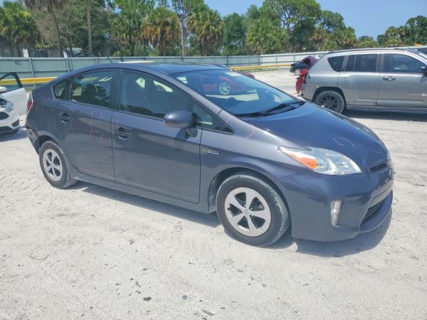 2015 TOYOTA PRIUS