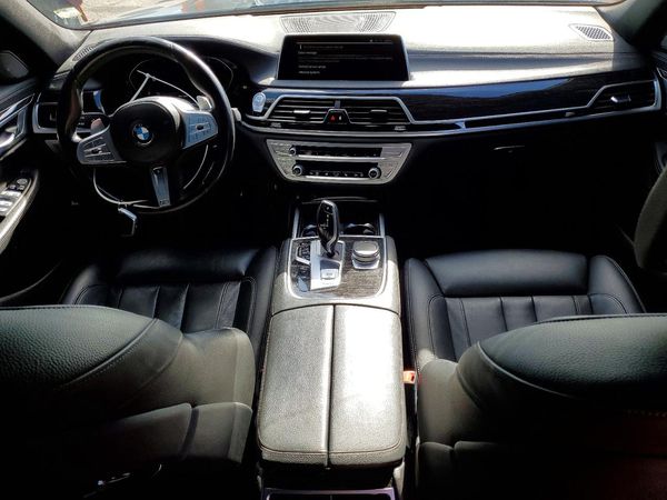 2021 BMW 740