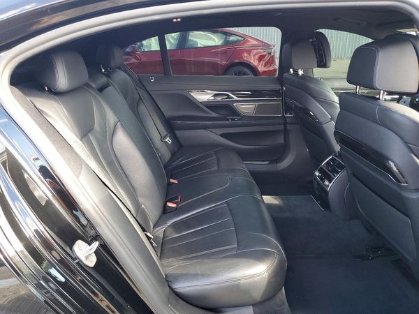 2021 BMW 740