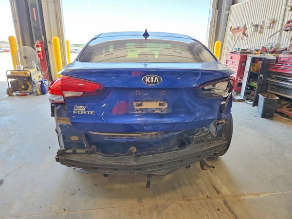 2017 KIA FORTE LX Base