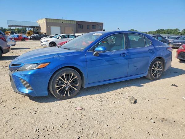 2019 TOYOTA CAMRY L/LE/SE/XLE — Front 3/4