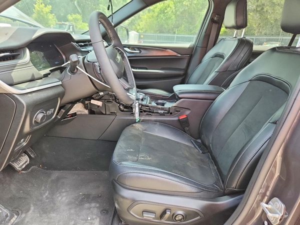 2025 JEEP GRAND CHEROKEE Laredo, Altitude