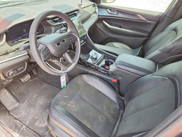 2025 JEEP GRAND CHEROKEE Laredo, Altitude