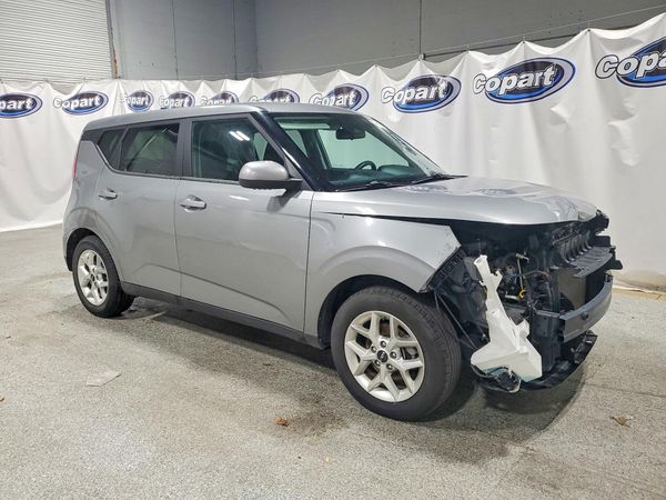 2023 KIA SOUL LX, S