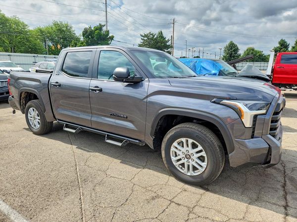 2025 TOYOTA TUNDRA SR5