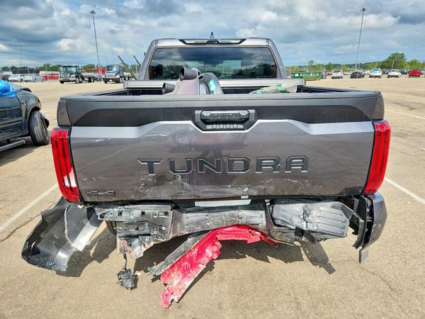 2025 TOYOTA TUNDRA SR5
