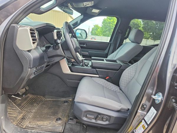 2025 TOYOTA TUNDRA SR5