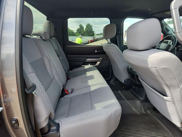 2025 TOYOTA TUNDRA SR5