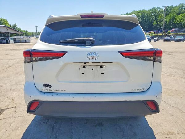 2021 TOYOTA HIGHLANDER LE
