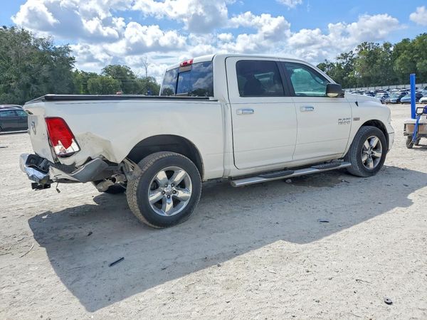 2015 RAM 1500 SLT