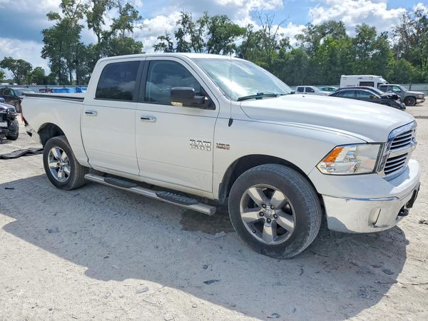 2015 RAM 1500 SLT