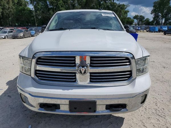 2015 RAM 1500 SLT
