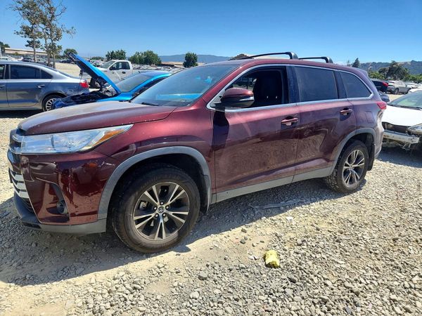 2019 TOYOTA HIGHLANDER LE/LE Plus