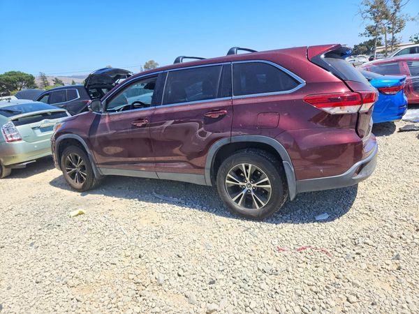 2019 TOYOTA HIGHLANDER LE/LE Plus