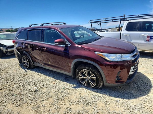 2019 TOYOTA HIGHLANDER LE/LE Plus