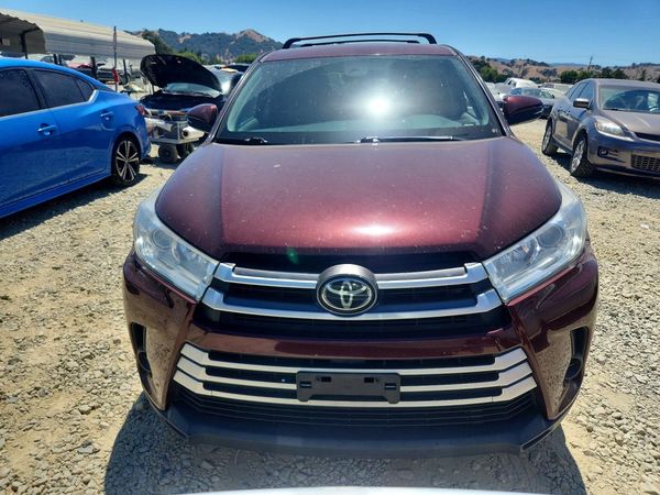 2019 TOYOTA HIGHLANDER LE/LE Plus