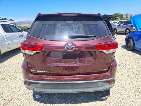 2019 TOYOTA HIGHLANDER LE/LE Plus