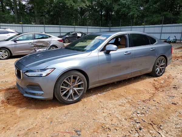 2018 VOLVO S90 Momentum