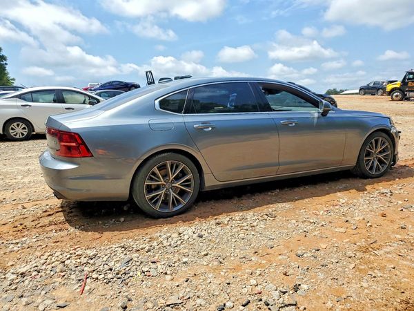 2018 VOLVO S90 Momentum