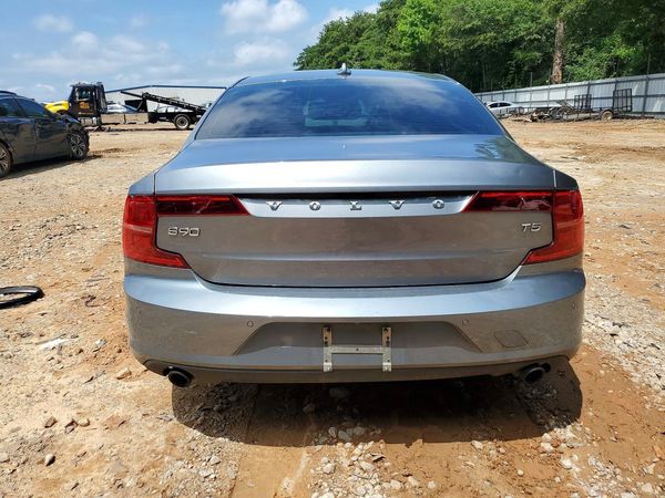 2018 VOLVO S90 Momentum