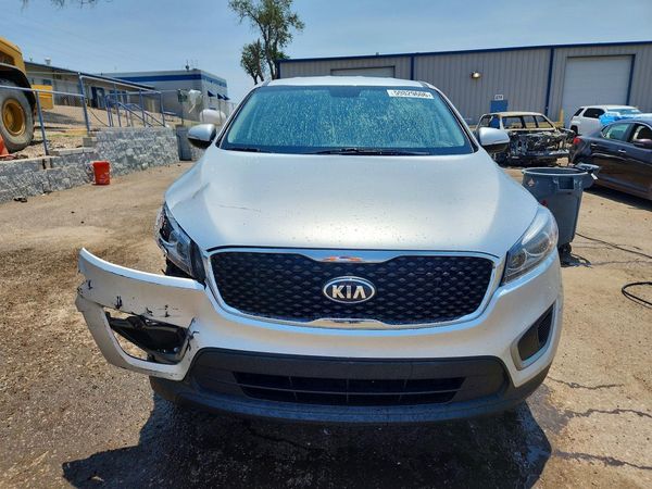 2016 KIA SORENTO L / LX