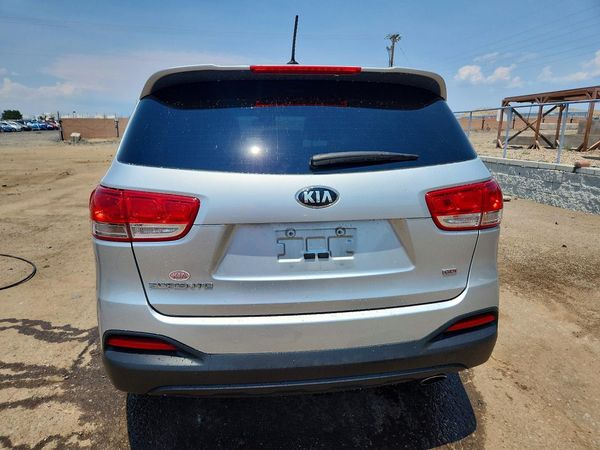2016 KIA SORENTO L / LX