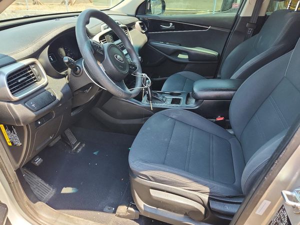 2016 KIA SORENTO L / LX