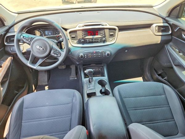 2016 KIA SORENTO L / LX