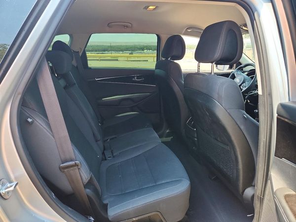 2016 KIA SORENTO L / LX
