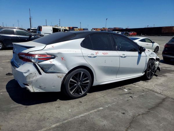 2018 TOYOTA CAMRY