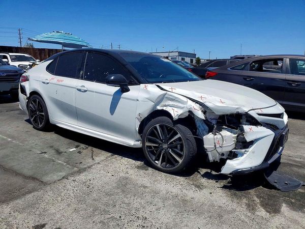 2018 TOYOTA CAMRY
