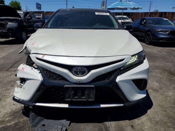 2018 TOYOTA CAMRY