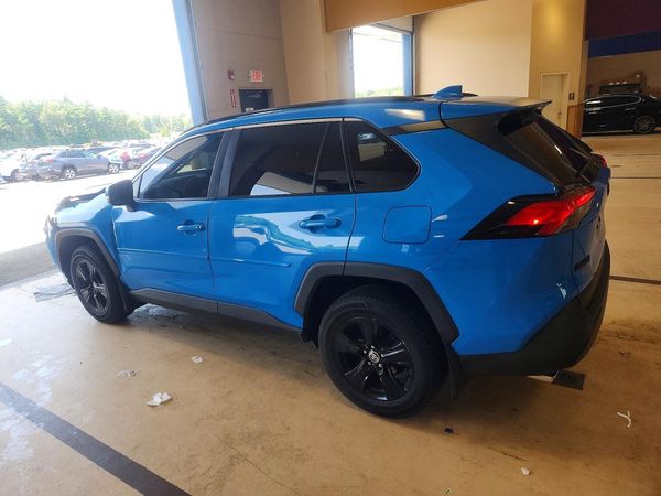 2020 TOYOTA RAV4 XLE