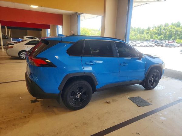 2020 TOYOTA RAV4 XLE